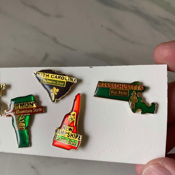 LOT OF 7 vintage USA state souvenir enamel pins - Picture 3 of 6